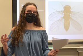 Bianca Russi hat ihre Maturaarbeit über die radioaktive Bestrahlung von Fruchtfliegen geschrieben.